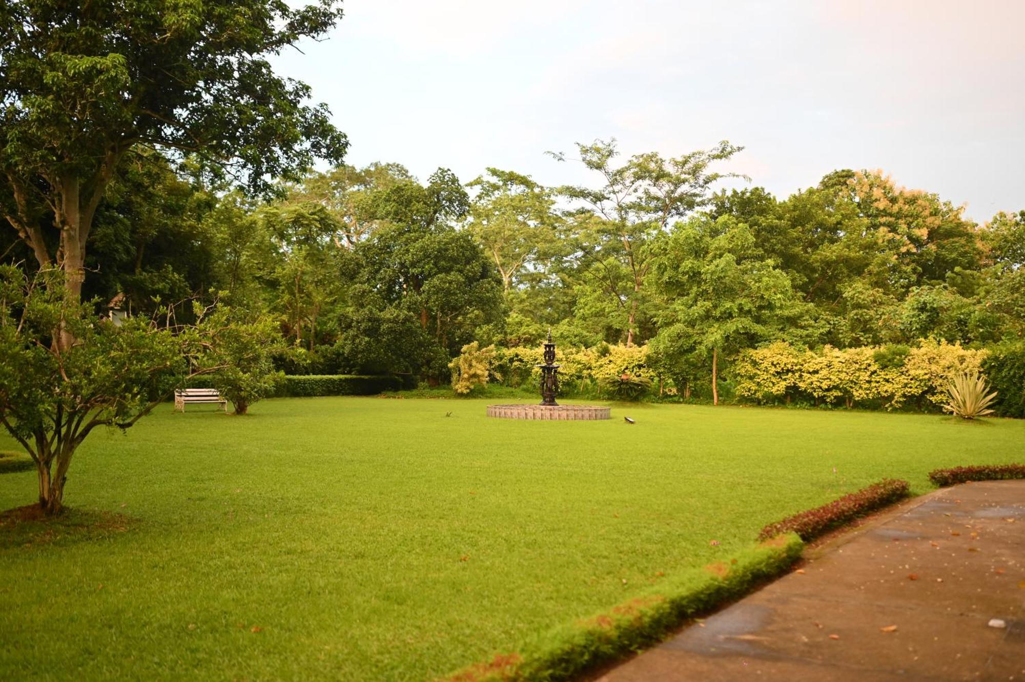 Thengal Manor Hotel Jorhat Luaran gambar