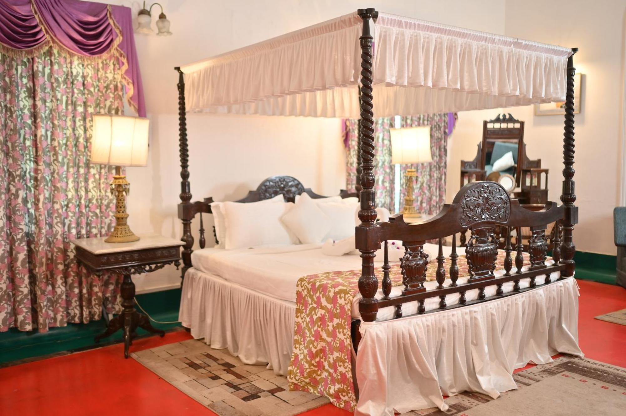 Thengal Manor Hotel Jorhat Luaran gambar
