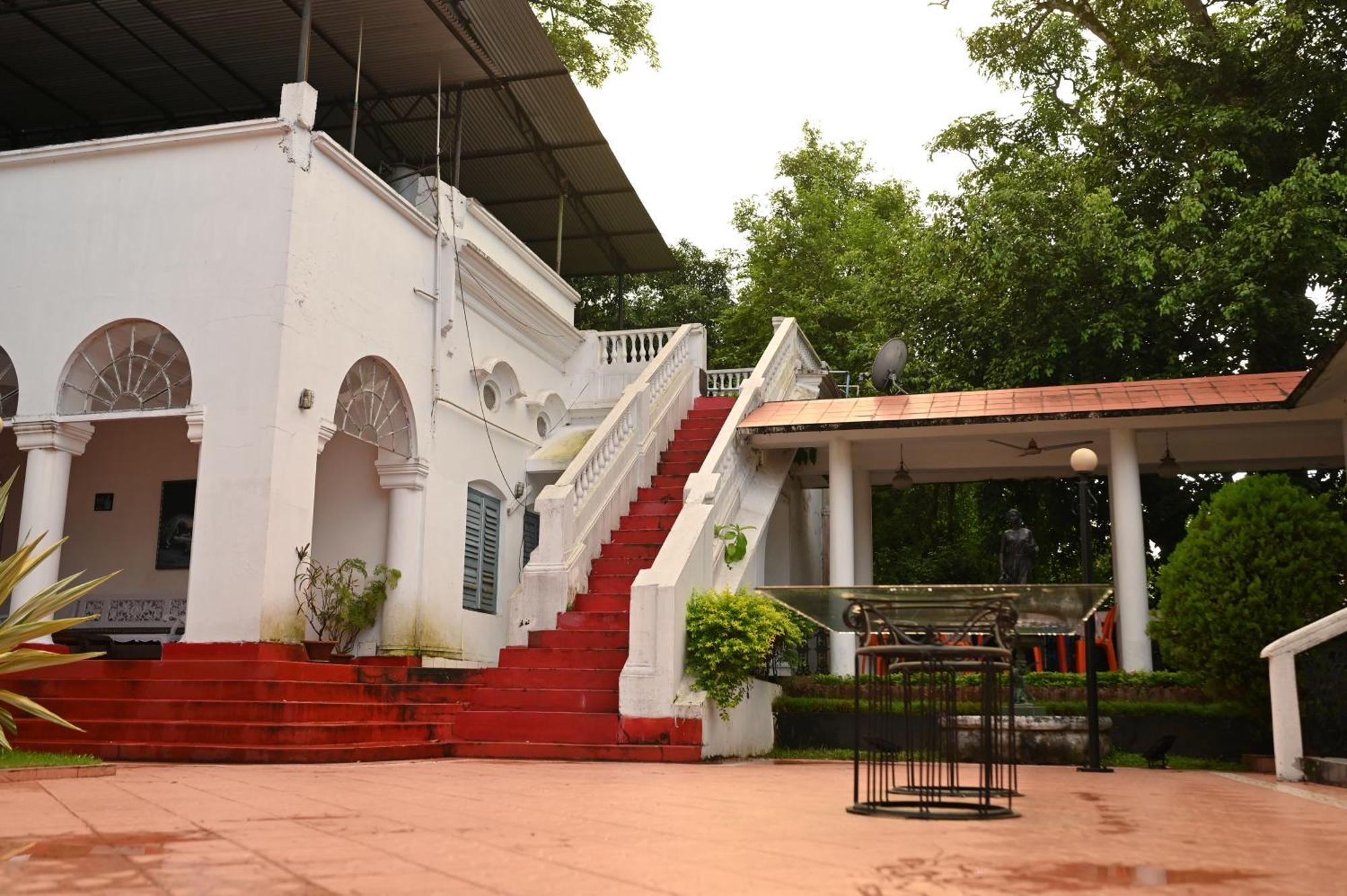 Thengal Manor Hotel Jorhat Luaran gambar