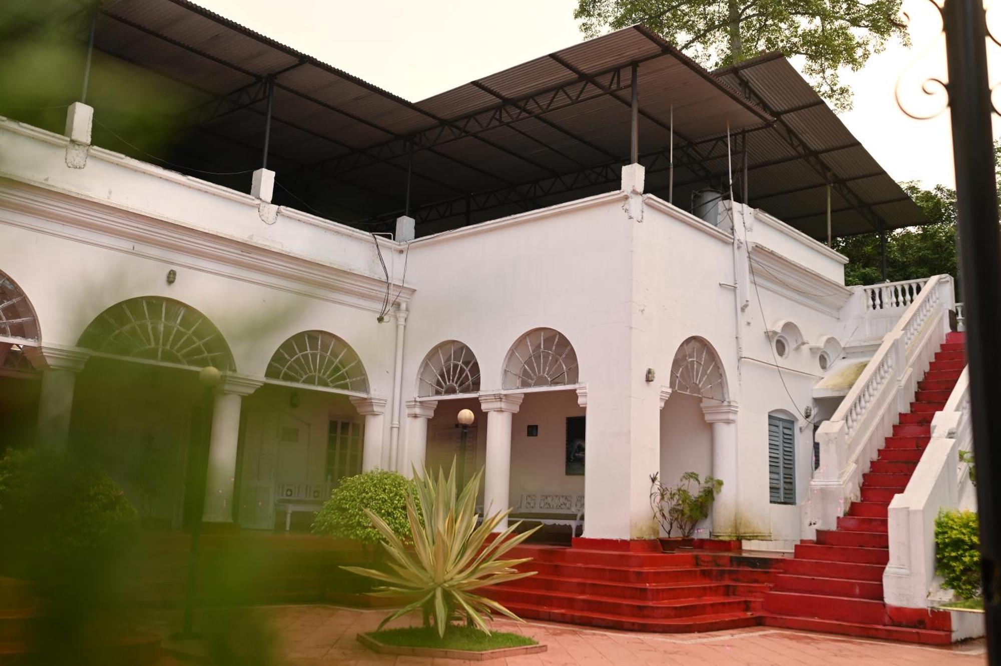 Thengal Manor Hotel Jorhat Luaran gambar